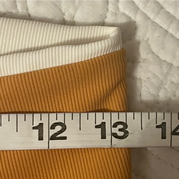 Willow the Label Goldenrod Athletic Shorts, 5” inseam, size Large - Picture 6 of 7